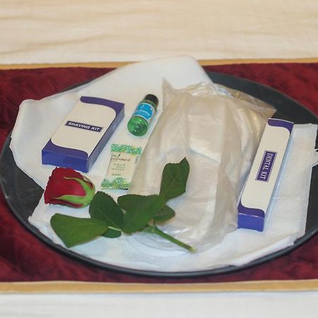 Hotel Crown Savoy, Near Railway Station & Guru Nanak Dev University Amritsar Extérieur photo