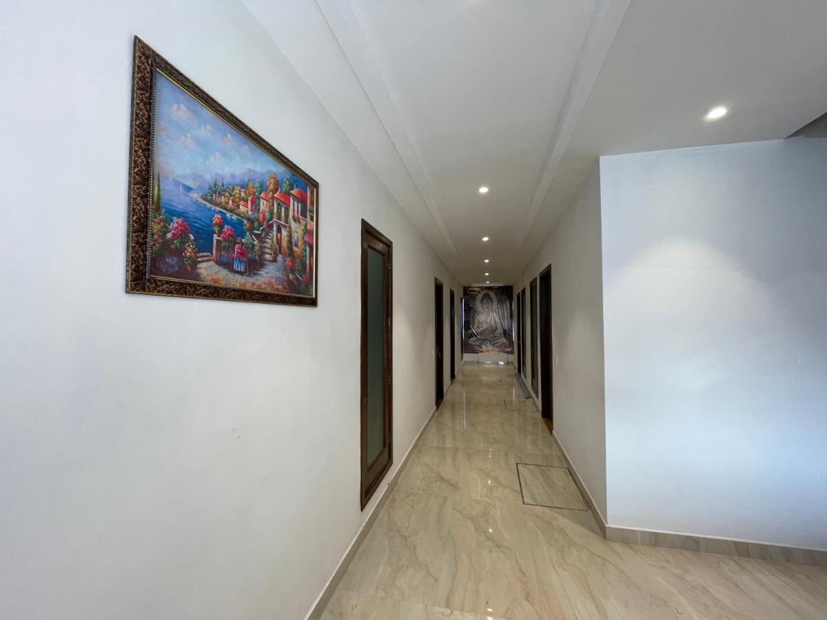 Hotel Crown Savoy, Near Railway Station & Guru Nanak Dev University Amritsar Extérieur photo