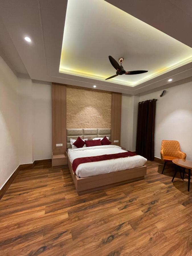 Hotel Crown Savoy, Near Railway Station & Guru Nanak Dev University Amritsar Extérieur photo