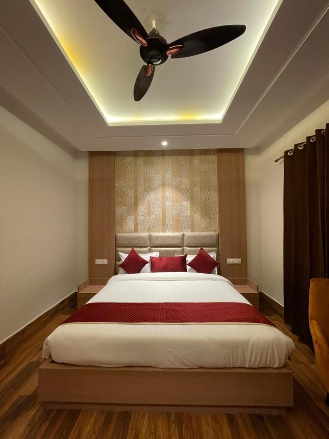 Hotel Crown Savoy, Near Railway Station & Guru Nanak Dev University Amritsar Extérieur photo