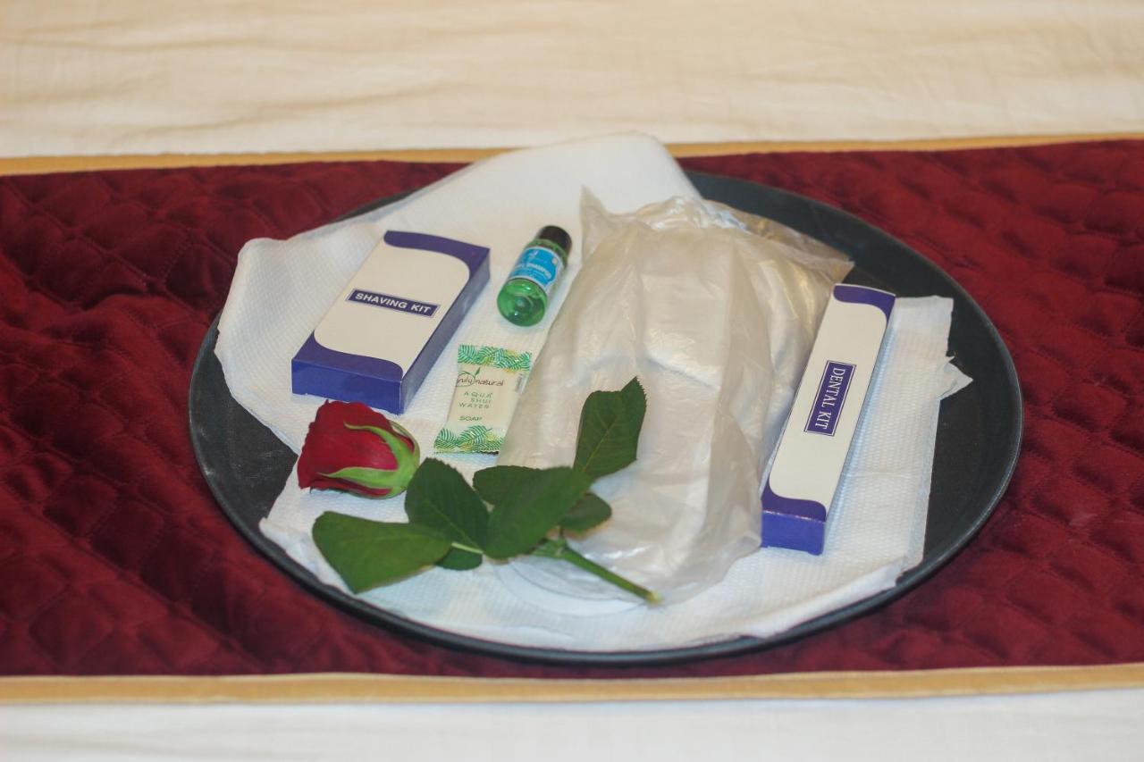 Hotel Crown Savoy, Near Railway Station & Guru Nanak Dev University Amritsar Extérieur photo