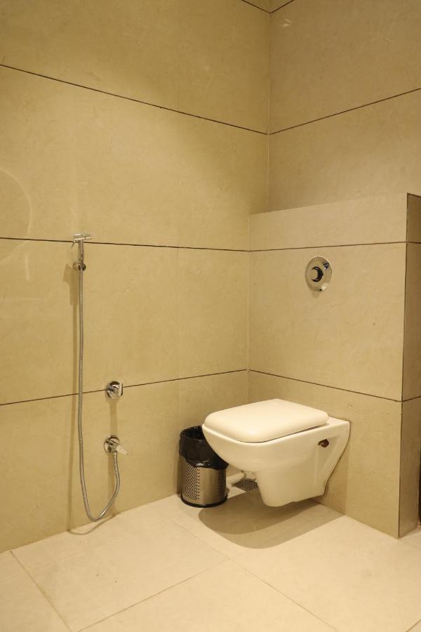 Hotel Crown Savoy, Near Railway Station & Guru Nanak Dev University Amritsar Extérieur photo