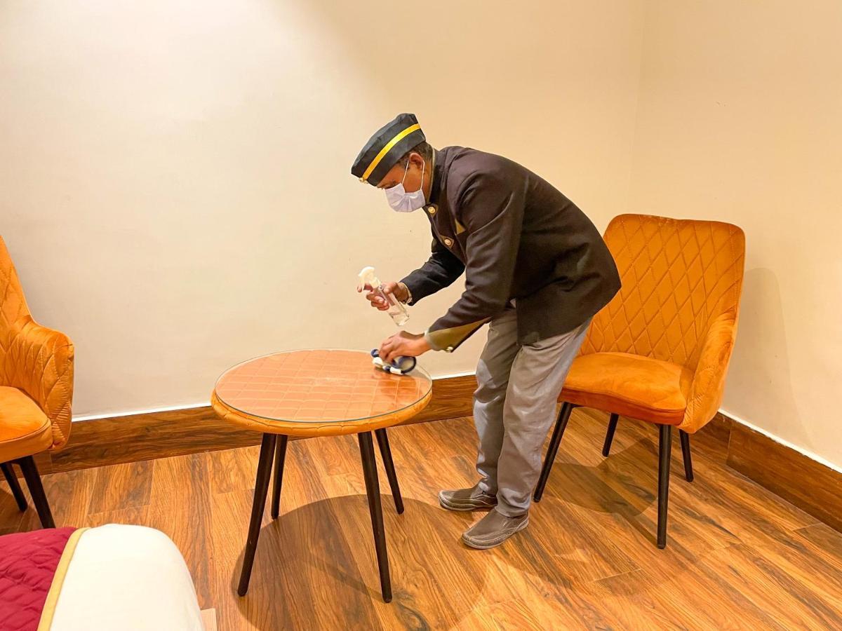 Hotel Crown Savoy, Near Railway Station & Guru Nanak Dev University Amritsar Extérieur photo