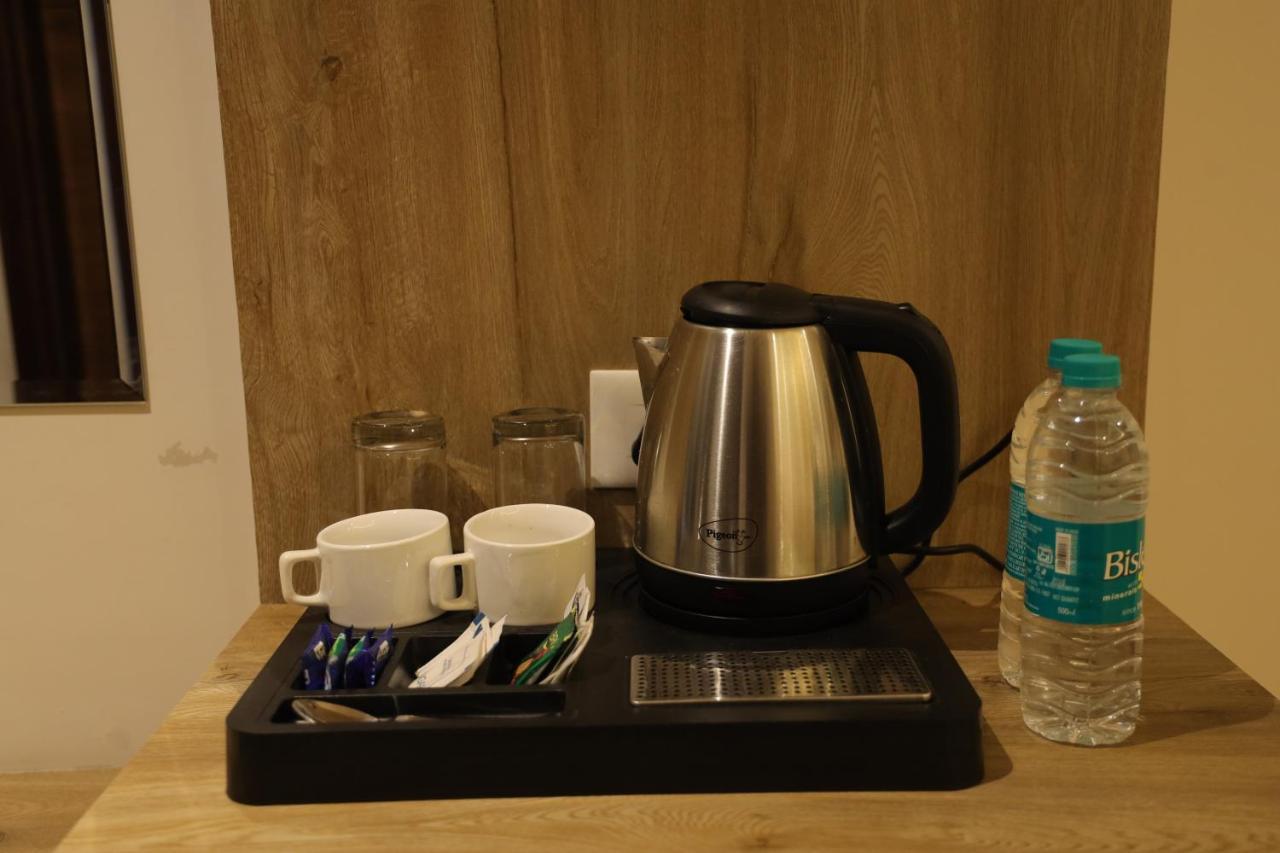 Hotel Crown Savoy, Near Railway Station & Guru Nanak Dev University Amritsar Extérieur photo
